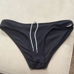 Jolyn KOA bikinis bottom. Size L